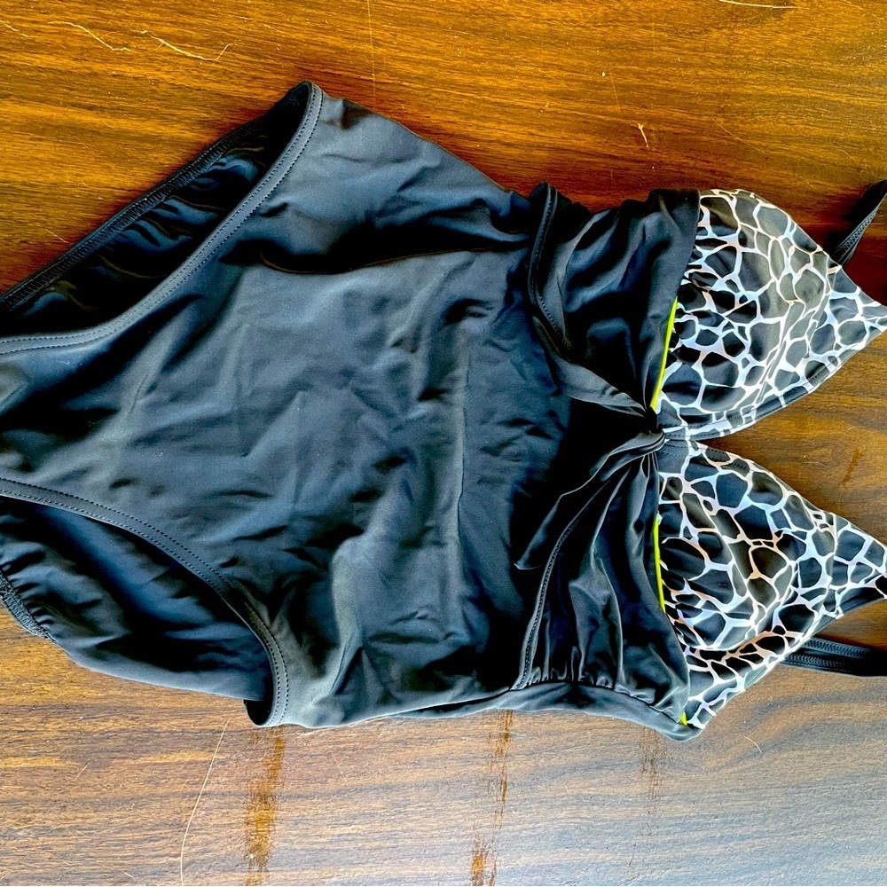 It Figures size 12 one piece swimsuit with lined bust & crotch